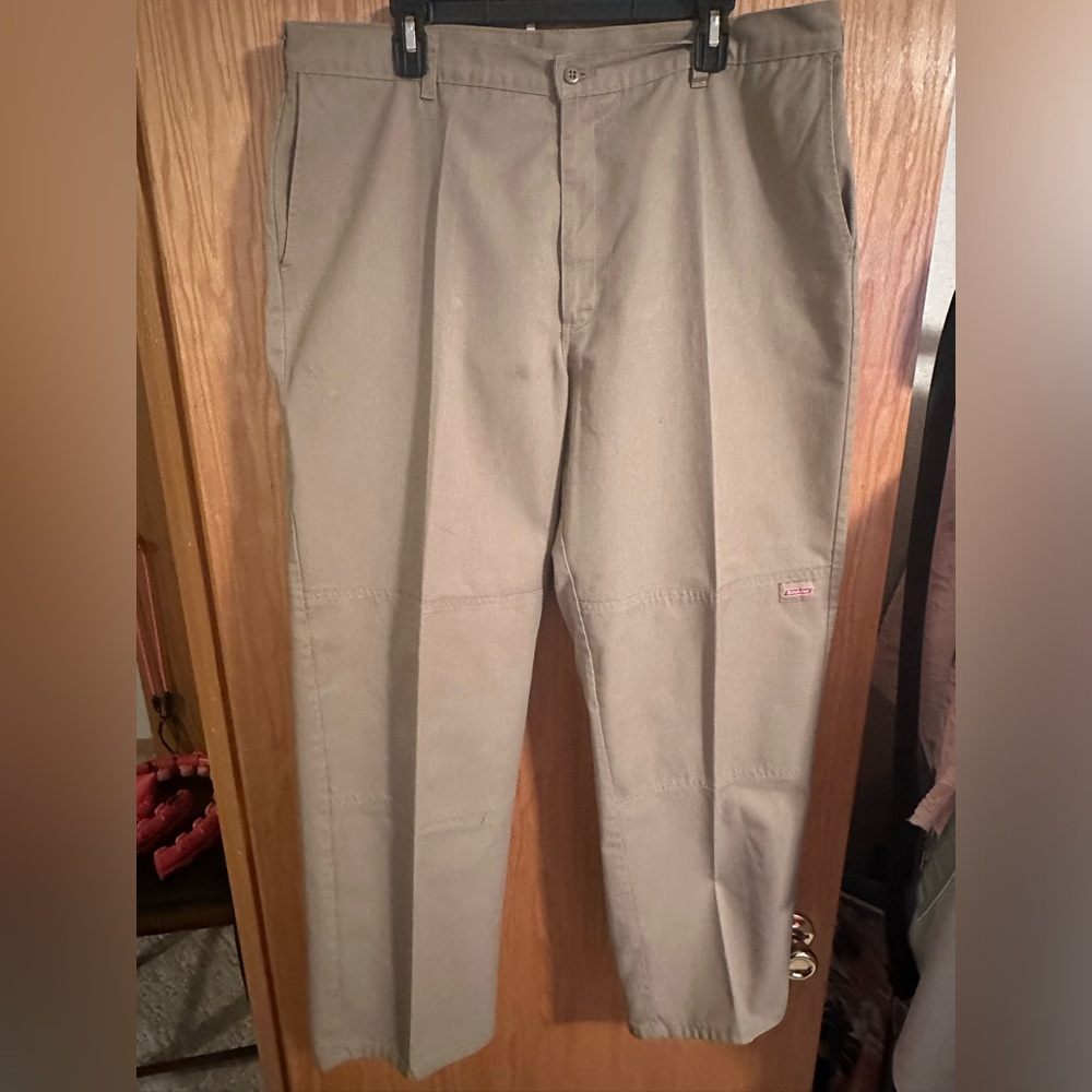 dickies 38x32 Beige Tan Men Boys Pants Work Play Free Shipping (small Stain)